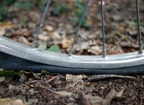 Erste Hilfe bei einem Fahrradplatten