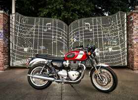 Triumph Bonneville T120 - Hommage an Elvis Presley