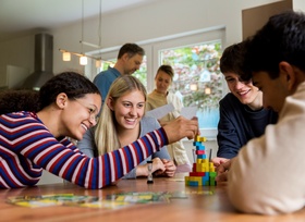 Mazda spendet 20.000 Euro für SOS-Kinderdorf