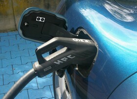 Autohäuser erwarten weiter rückläufige Tendenz bei E-Autos