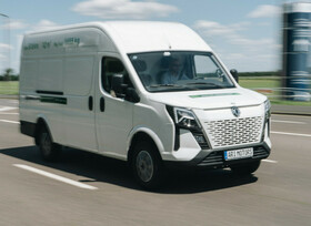 Ari hat's auch ein paar Nummern größer