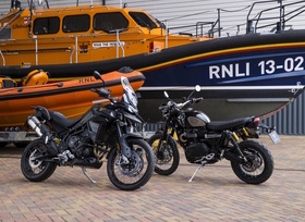 Triumph-Sondermodelle für den guten Zweck - Bond-Bikes mit Craig-Signatur