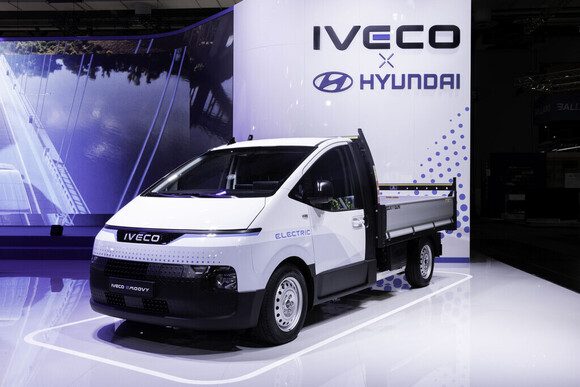 Hyundai und Iveco präsentieren Elektro-Transporter für Europa 