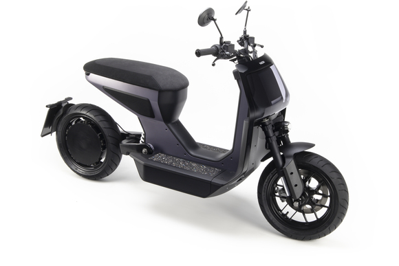 Naon Lucy kommt später - Nur Geduld