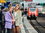 Mehr Menschen fahren Bus oder Bahn