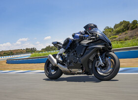 Die R1 zieht es künftig nur noch auf die Rennstrecke