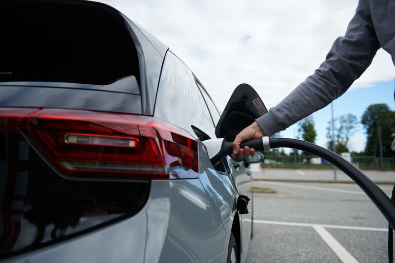 Jeder dritte E-Autofahrer wechselt zurück zum Verbrenner