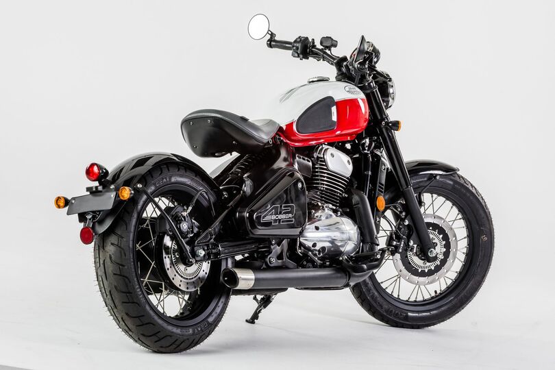 Jawa 42 Bobber - Weit unten