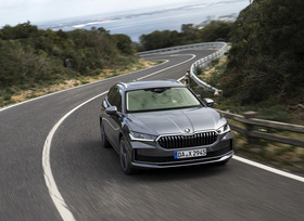 Skoda Superb  - Neuer Benziner für die Mitte 