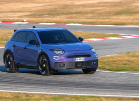 Fahrbericht: Abarth 600e  - Stachel unter Strom 
