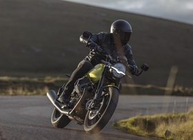 Moto Guzzi V7 Sport - Dynamisierter Dackel 