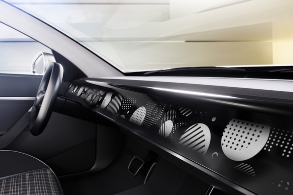 Continental zeigt „Emotional Display“ - Tattoo fürs Armaturenbrett