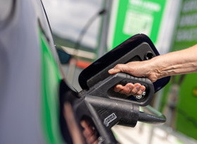 Lidl und Kaufland senken Fahrstrompreise  - HPC-Laden für 47 Cent
