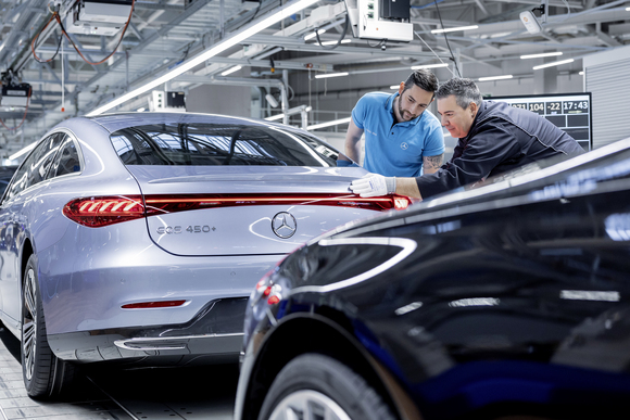 Pkw-Markt zum Jahresstart - Starkes Plus bei E-Autos 