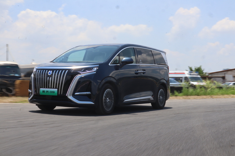 5x: Luxuriöse Raumgleiter aus China  - Die Van-Welle rollt 