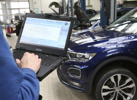 Probleme mit Infotainment und Co.   - Junge Autos oft mit Software-Schwächen  