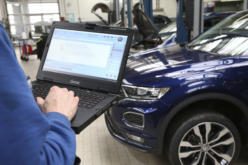 Probleme mit Infotainment und Co.   - Junge Autos oft mit Software-Schwächen  