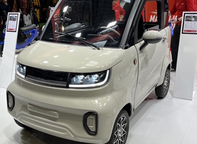 Micrcocar Niumm 500 - E-Auto mit Roller-Technik