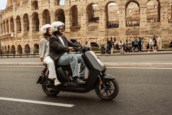 E-Roller Niu NQiX 500 - Clever gepackt