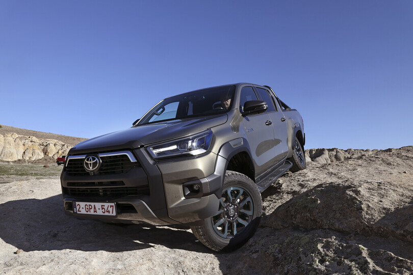 Der Toyota Hilux geht unter die Hybride
