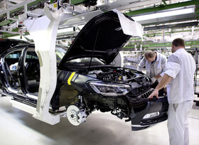 Studie zur Lage der Autobranche - Weniger Verkäufe, einbrechende Gewinne
