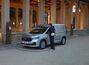 Ford-Transporter mit Plug-in-Antrieb  - Liefern mit Elektrokick  