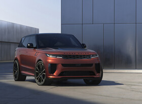 Der Range Rover Sport SV trägt Carbon 