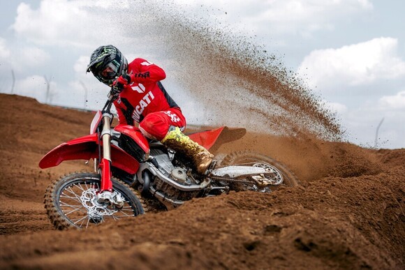 Die Ducati Desmo 450 MX ist im Handel