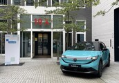 Der Nissan Leaf zeigt sich am Rand der IAA